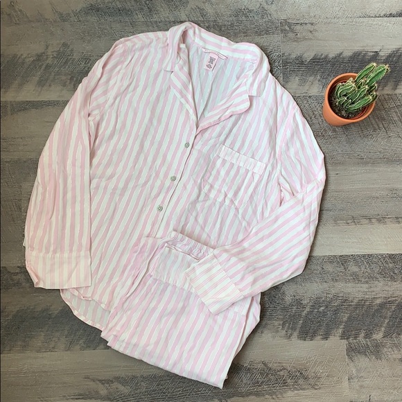 😴Pink & White VS Signature Pinstripe Pajama Set - Picture 1 of 3
